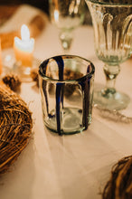 Cargar imagen en el visor de la galería, SET DE VASOS Y JARRA LÍNEAS COBALTO